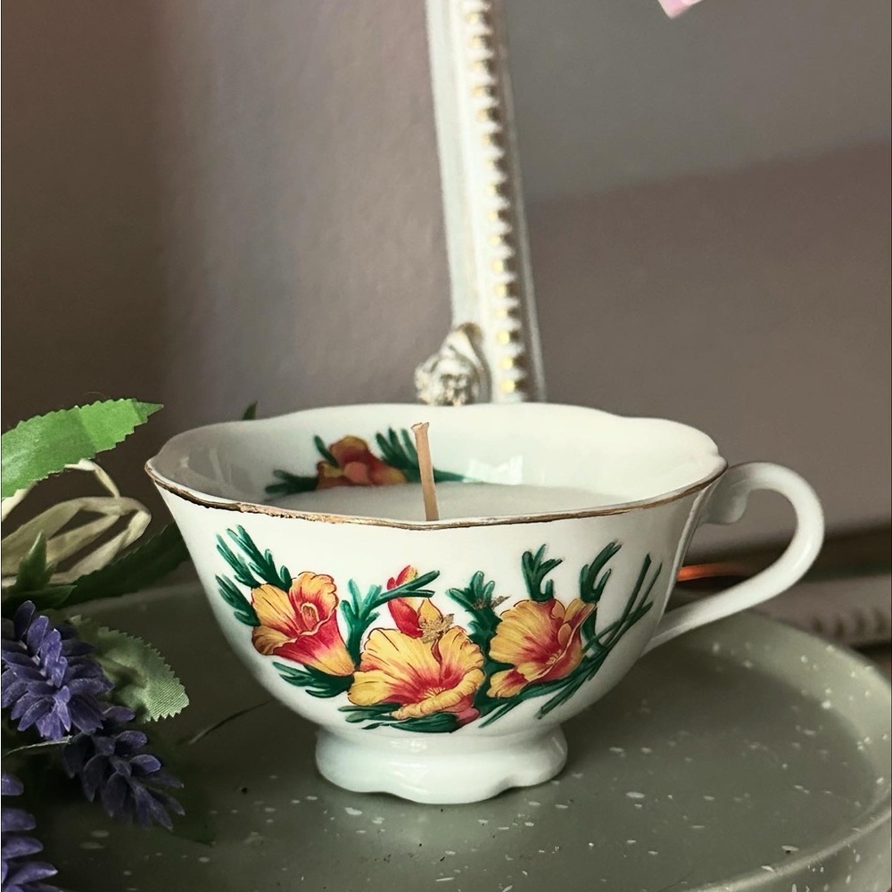 🌼 Tulip Tea Cup Candle